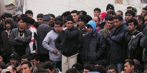 Εξάρθρωσαν πολυμελή σπείρα που διακινούσε εκατοντάδες λαθρομετανάστες