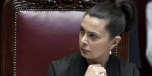 Ιταλία: Ενα εκατομμύριο το μήνα για το twitter και το facebook της προέδρου της