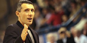 Απίστευτη γκάφα προπονητή έδωσε τη νίκη στην αντίπαλο ομάδα [βίντεο]