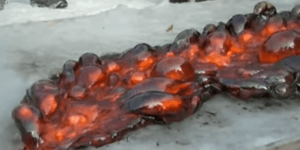 Τι συμβαίνει όταν καυτή λάβα πέσει σε πάγο; Ενα εντυπωσιακό φυσικό γλυπτό [βίντε