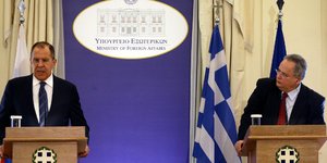 Λαβρόφ-Κοτζιάς στην Αθήνα -Φωτογραφία αρχείου: AP Photo/Thanassis Stavrakis