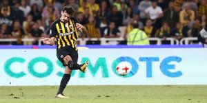 Το εκπληκτικό γκολ του Λάζαρου Χριστοδουλόπουλου / Φωτογραφία: Intime