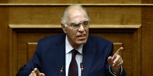 O Βασίλης Λεβέντης/ Φωτογραφία intime