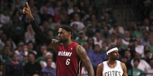 Το απίστευτο κάρφωμα του «ιπτάμενου» ΛεΜπρόν Τζέιμς [βίντεο]