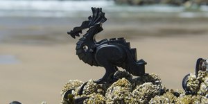 Η παραλία που αντί για κοχύλια