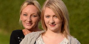 Η αδερφή του Μπεν με τη μητέρα τους. Φωτογραφία: Mirror