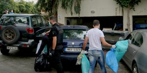 Συγκινητικές στιγμές κατά την απελευθέρωση Λεμπιδάκη /Φωτογραφία: Intime News