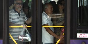 Λεωφορείο σαν σαρδέλες /Φωτογραφία: Intime News