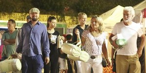 Ο «μαμάκιας» Λεονάρντο Ντι Κάπριο βολτάρει και ψωνίζει με τις γυναίκες της ζωής