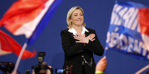 Αρχισε τις ρατσιστικές προκλήσεις η Λεπέν: Κόβει τα ειδικά γεύματα για μουσουλμά