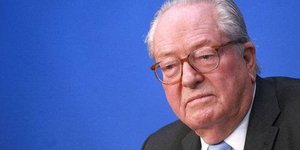 Ανατριχιαστική δήλωση Λεπέν: Ο ιός Εμπολα θα λύσει το πρόβλημα της δημογραφικής 