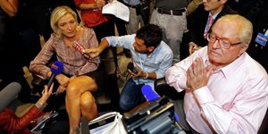 Η Μαρίν Λε Πεν κόβει κάθε δεσμό με τον πατέρα της: Τον αποκλείει από το ίδιο του