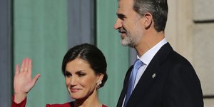 Η βασίλισσα Λετίθια και ο βασιλιάς Φελίπε /Φωτογραφία: AP/Andrea Comas