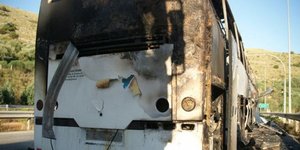 Πυρκαγιά σε τουριστικό λεωφορείο που βρισκόταν εν κινήσει στα Μουδανιά/ Φωτογραφία: thestival