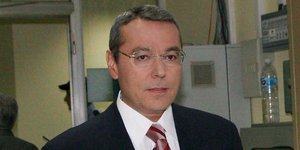 Ο Αιμλίος Λιάτσος ζητάει συγνώμη από τον Πάνο Κάμμενο