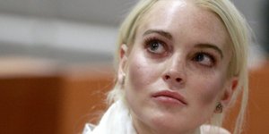 H Λίντσει Λόχαν δουλεύει σε νεκροτομείο 