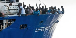 Το πλοίο Lifeline με σημαία Δανίας/ Φωτογραφία: ΑΡ