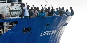 Το πλοίο Lifeline με σημαία Δανίας/ Φωτογραφία: ΑΡ