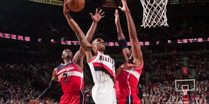 Τρομερό κάρφωμα γκαρντ στο πρόσωπο «θηριώδη» σέντερ [βίντεο]