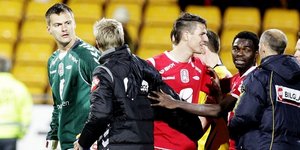 Σκόραρε χωρίς να το θέλει με σουτ πίσω από το κέντρο! [βίντεο]