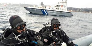 19:08 Πραγματοποιήθηκαν συνεχείς ροές διασωθέντων στο Λιμένα Ραφήνας καθώς και ανευρεθέντων σορών ατόμων