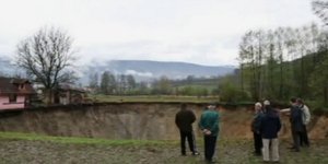 Ολόκληρη λίμνη εξαφανίστηκε μέσα σε μία νύχτα: Απίστευτο φαινόμενο στη Βοσνία [β