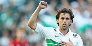 Σκόραρε με εξαιρετικό γυριστό σουτ [βίντεο]