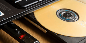 Το USB είχε ένα κρυφό αρχείο με κωδικό NMDSDCID που δημιουργήθηκε την 1η Οκτωβρί