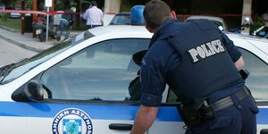 Συμμορία δέκα κουκουλοφόρων με καλάσνικοφ έκαναν διπλή ληστεία στην Κοζάνη!