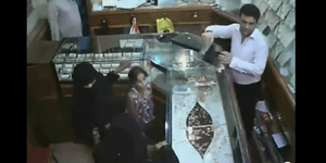 Απίστευτο βίντεο από ληστεία: 6χρονη κλέβει 133.000 δολάρια από χρυσοχοείο