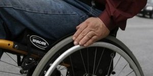 Προσποιήθηκε ότι ήταν ανάπηρος και άδειασε την τράπεζα