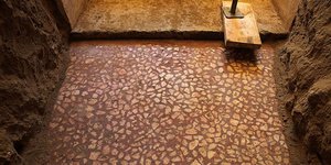 Νέες φωτογραφίες από τις ανασκαφές στην Αμφίπολη -Βρέθηκε τμήμα μαρμάρινου δαπέδ