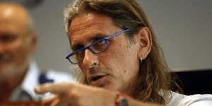 Mήνυση κατά Αστυνομικών για τον ξυλοδαρμό του υπέβαλε ο φωτορεπόρτερ Λώλος