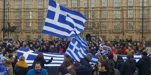 Διαδηλώνουν για τη Μακεδονία οι ομογενείς στο Λονδίνο (Φωτογραφία: Twitter)