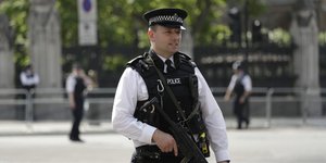 Ερευνα για ύποπτο πακέτο στο βρετανικό κοινοβούλιο (Φωτογραφία αρχείου: AP/ Matt Dunham)