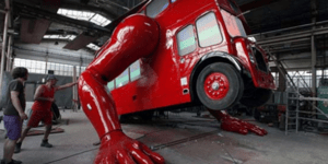 Λονδρέζικο λεωφορείο που κάνει... πους-απς υποδέχεται τους Ολυμπιακούς [εικόνες]