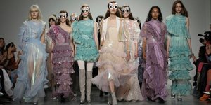 Ξεκίνησε η Εβδομάδα Μόδας του Λονδίνου. Φωτογραφία: AP
