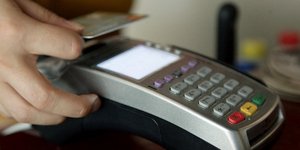 Mε μόνο μία ηλεκτρονική συναλλαγή «τσέπωσε» 1.000 ευρώ / Φωτογραφία: Eurokinissi