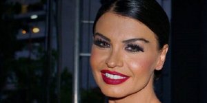Η διαφορετική καλημέρα της Νίνας Λοτσάρη: Ποζάρει στο κρεβάτι με ένα κορμάκι [ει