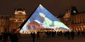 Το Λούβρο υποδέχθηκε 8