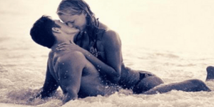 Σεξ και το καλοκαίρι: Τι να κάνετε όταν ο υδράργυρος χτυπάει κόκκινο