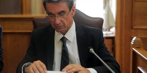 Βόμβα Λοβέρδου στη Βουλή: Τέσσερις εκπαιδευτικοί εμπλέκονται σε παιδική πορνογρα
