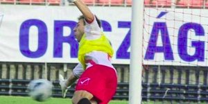 Αμυντικός σε ρόλο τερματοφύλακα έπιασε πέναλτι στις καθυστερήσεις [βίντεο]