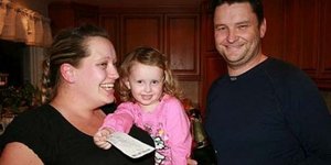 Απίστευτη τύχη: Κάθε φορά που μένει έγκυος κάποιος από την οικογένεια κερδίζει τ