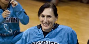 Η σέντερ που ήταν πρώην... Αμερικανός πεζοναύτης [εικόνες & βίντεο]