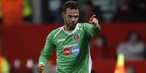 Εκπληκτικό γκολ μέσου της Κλουζ κόντρα στη Μάντσεστερ Γιουνάιτεντ [βίντεο]