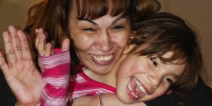 Η Λουζ Κουέβας με την κόρη της Ντέλιμαρ (Φωτογραφία αρχείου: ΑΡ) 