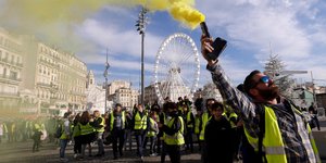 Τα «κίτρινα γιλέκα» στους δρόμους / Φωτογραφία: AP Images