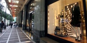 Κυβέρνηση: Προαιρετικό άνοιγμα μόνο των μικρών καταστημάτων τις Κυριακές