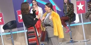 My style rocks: Η Μαγγίρα «έστησε» στον τοίχο την Κυριακή -«Τι έχετε πάθει όλες;»